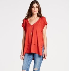 FREE PEOPLE Red Exposed Seam w/ Side Slits V-Neck Tee - Large